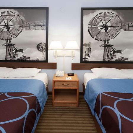 Super 8 By Wyndham Huntington Hotell Eksteriør bilde