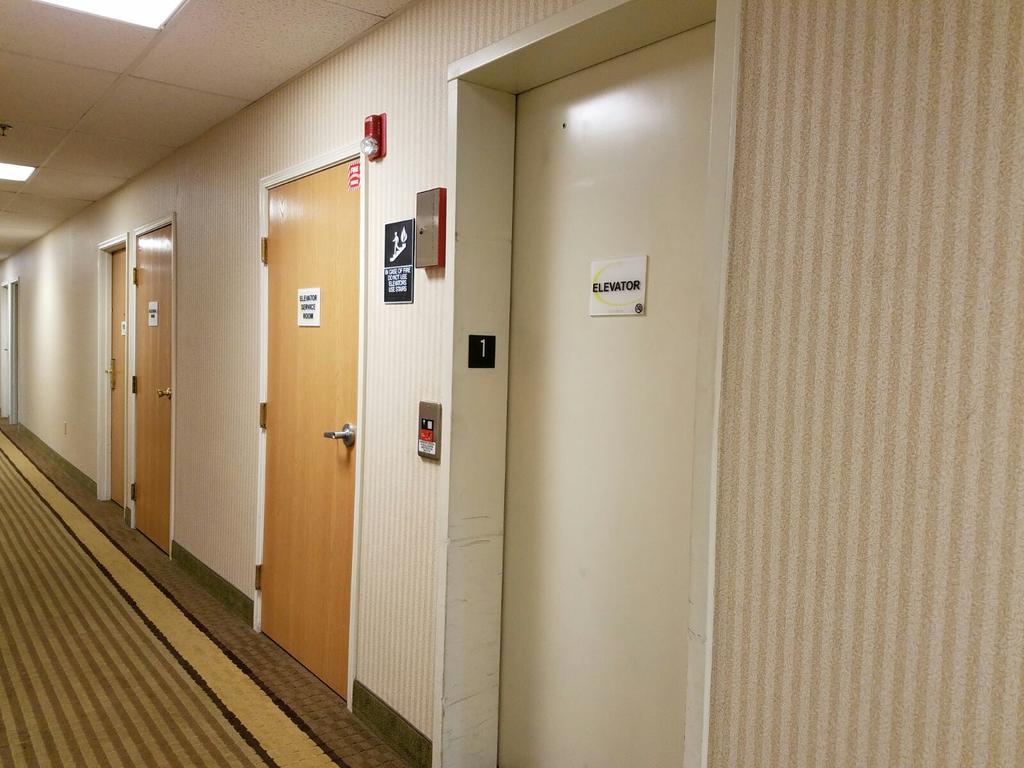 Super 8 By Wyndham Huntington Hotell Eksteriør bilde