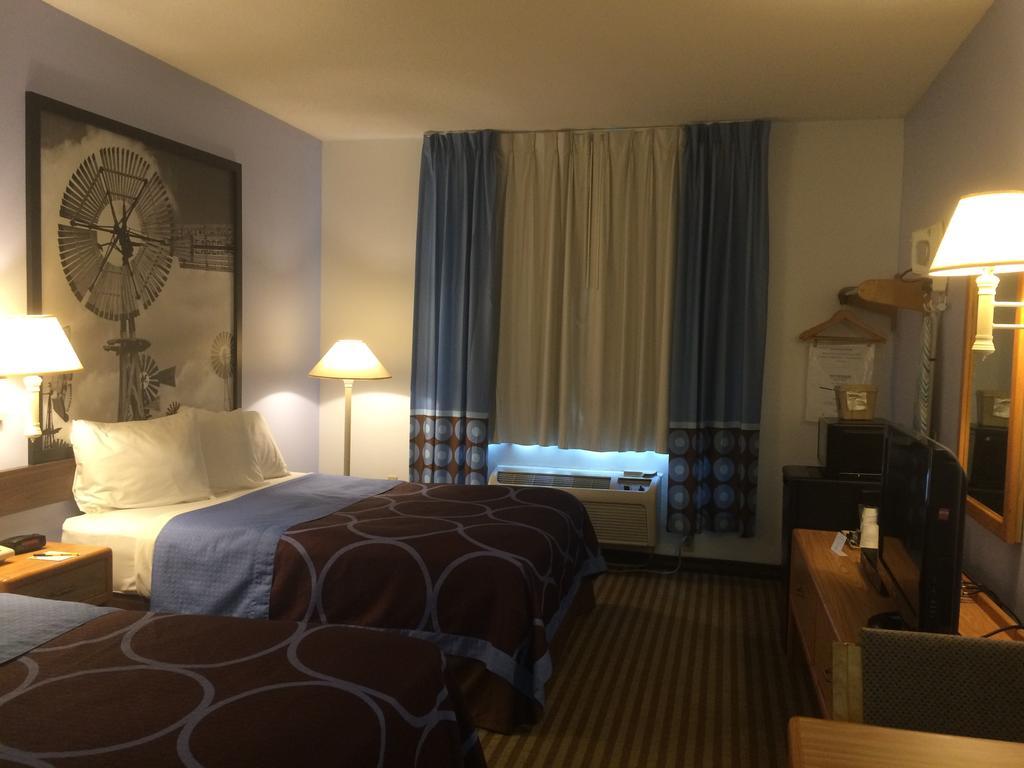 Super 8 By Wyndham Huntington Hotell Eksteriør bilde