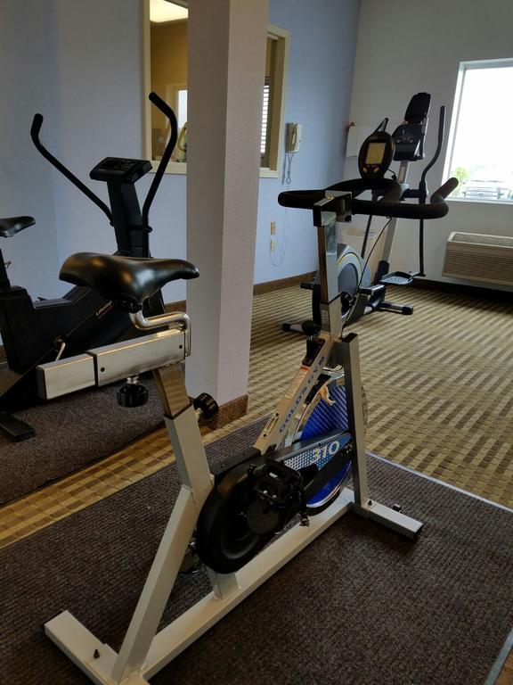 Super 8 By Wyndham Huntington Hotell Eksteriør bilde