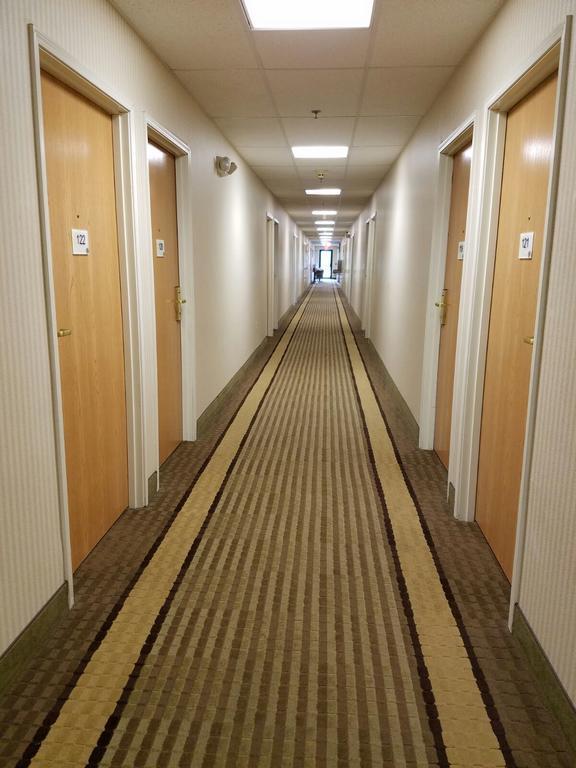 Super 8 By Wyndham Huntington Hotell Eksteriør bilde