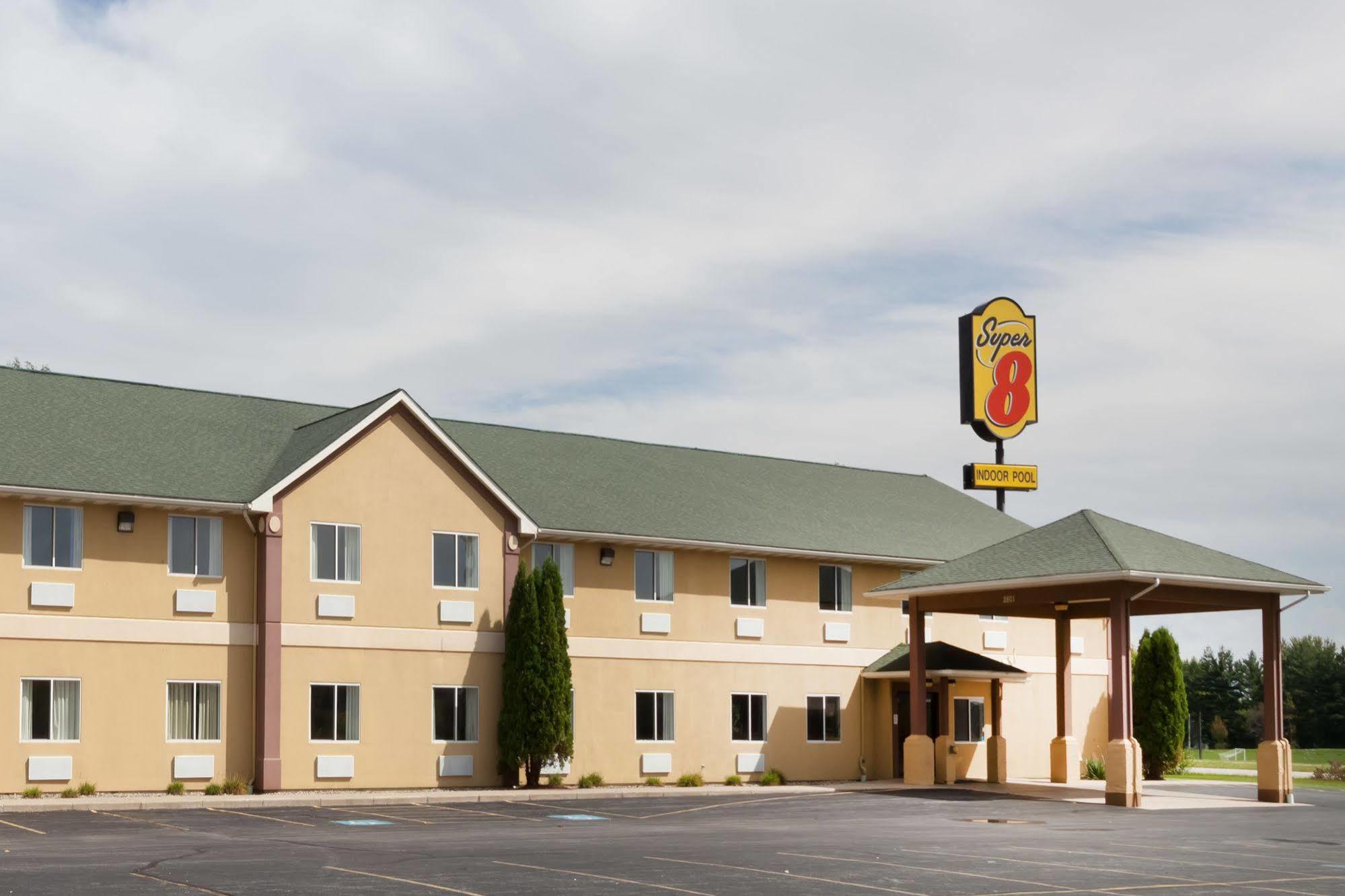 Super 8 By Wyndham Huntington Hotell Eksteriør bilde